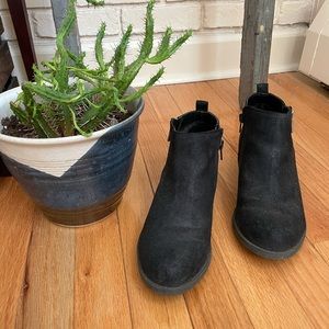 NWOT Size 8.5 Carlos Santana suede booties.  Worn 1x